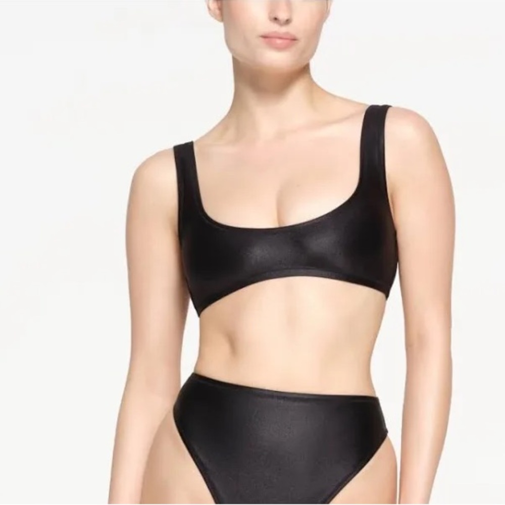 SKIMS NWT Shine Scoop Neck Bikini Top